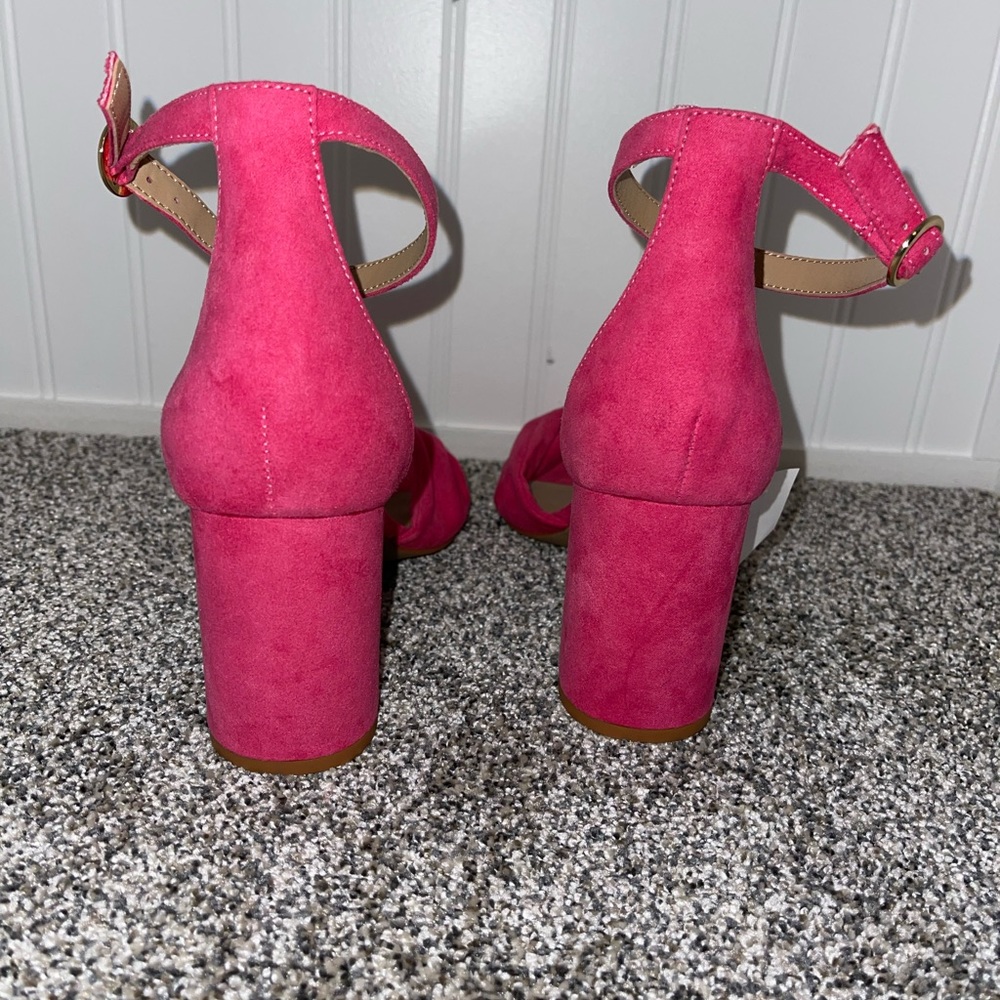 Pink open toe block heels. - Picture 2 of 4